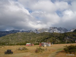 Refugio Dickson and surrounding mountains.