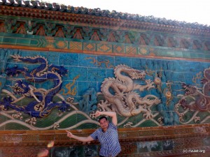 Mathias and the Nine-Dragon-Wall at Beihai Park.